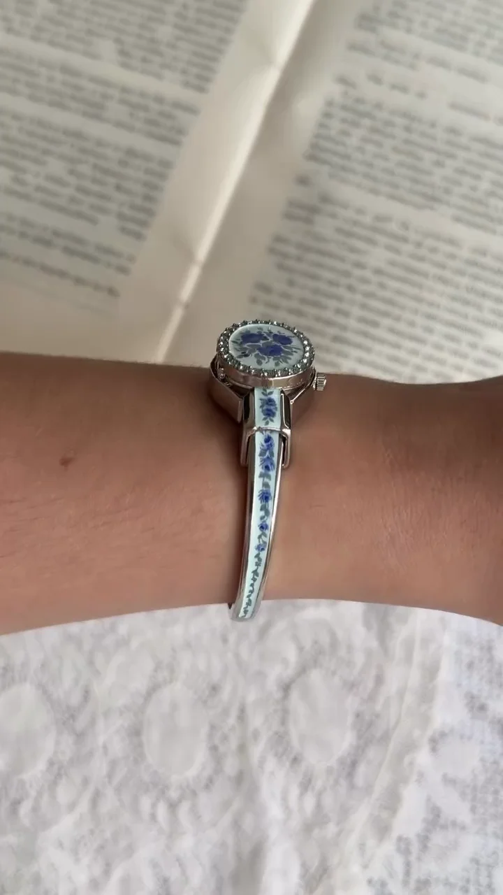Vintage Floral Elegance Mini Bracelet - Image 2