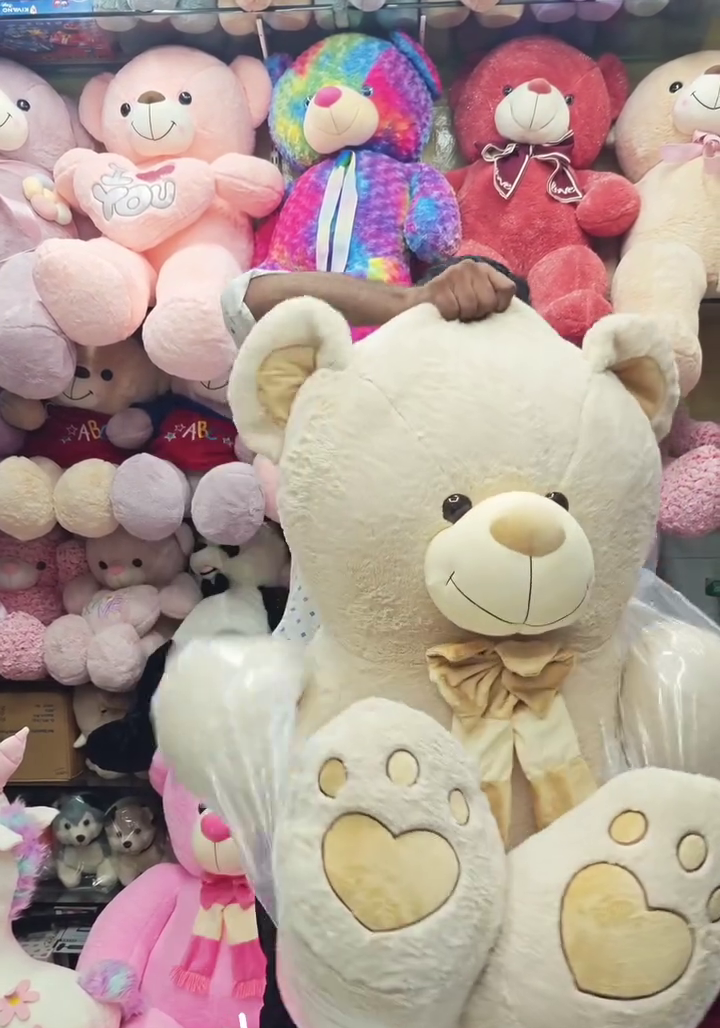 🧸 Premium Oversized Cream Teddy Bear with Soft Plush Fur & Elegant Bow – Adorable Cuddly Gift Companion for Kids & Loved Ones 🤍🎀