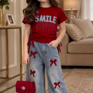 🎀  Cute Girls’ Burgundy “Smile” Graphic Top with Bow-Detail Denim Shorts – Trendy Stylish Kids’ Two-Piece Casual Outfit 👧❤️