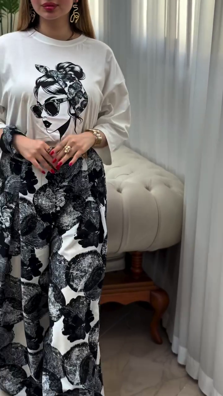 Premium Black & White Artistic Floral Print Round-Neck Top with Wide-Leg Palazzo Pants and Belt – Trendy Elegant Western Co-Ord Outfit for Women & Girls 🖤🌸✨
