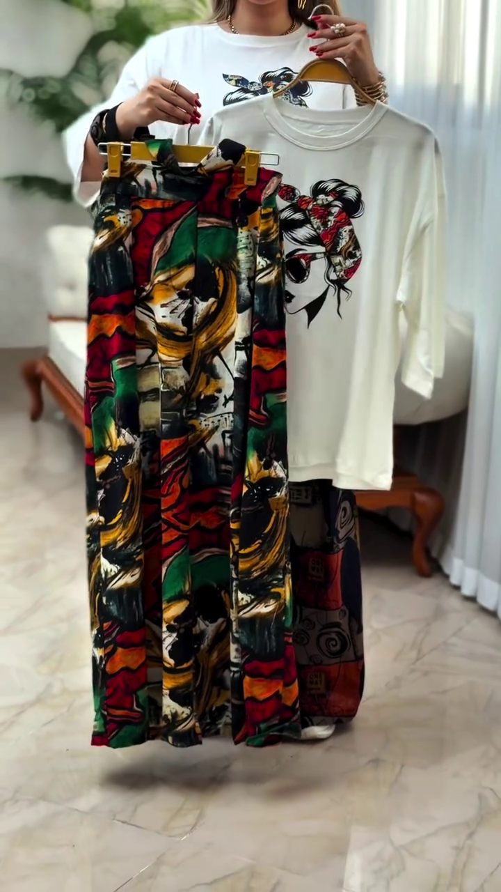 Premium Black & White Artistic Floral Print Round-Neck Top with Wide-Leg Palazzo Pants and Belt – Trendy Elegant Western Co-Ord Outfit for Women & Girls 🖤🌸✨