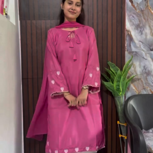 Premium Rani Pink Embroidered Straight Kurta with Heart Motif Flared Sleeves, Matching Printed Pants & Coordinated Dupatta – Elegant Ethnic Fusion Suit Set for Women 💕🌸
