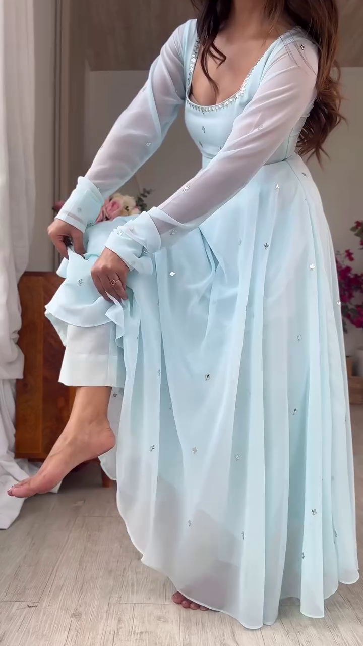 ✨ Elegant Powder Blue Flowing Georgette Saree with Matching Blouse, Soft Draped Silhouette & Delicate Sparkling Border for Graceful Festive and Party Wear ✨