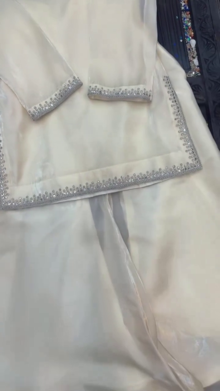 Elegant Women’s White Straight Kurta with Silver Sequin & Beaded Border Detailing – Graceful Ethnic Festive Wear ✨🌙