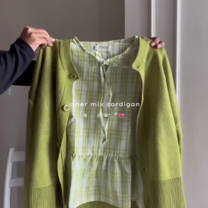 Women’s Trendy Olive Green Checked Inner Dress with Coordinated Rib-Knit Button-Front Cardigan, Long Sleeves, Relaxed Layered Silhouette & Stylish Everyday Korean-Inspired Casual Fashion Set 💚🌿✨