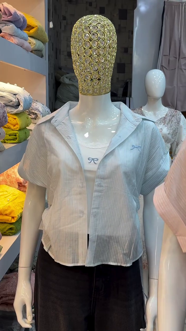 Women’s Premium Lightweight Cropped Button-Front Short Sleeve Shirt with Relaxed Fit, Open Collar, Subtle Textured Fabric, Stylish Waist-Length Silhouette & Versatile Contemporary Casual Layering Design 💕👚✨