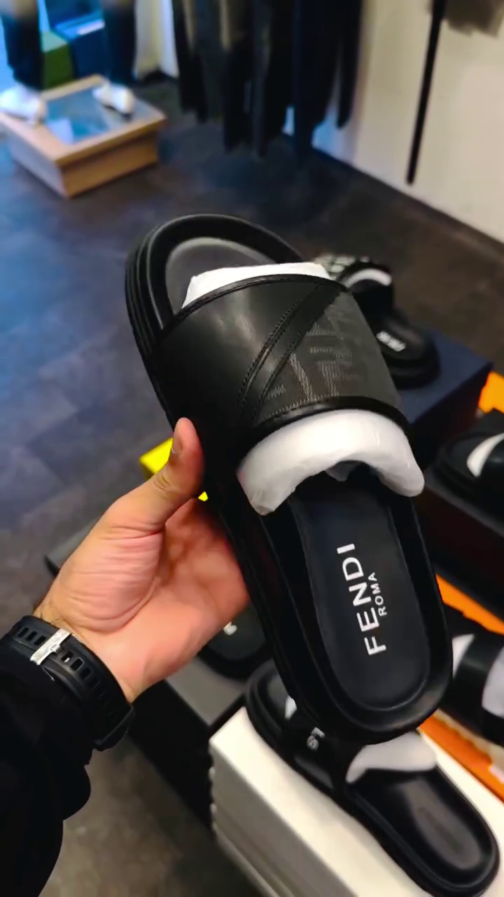 Premium-Look Black Fashion Slides – Sleek Everyday Style