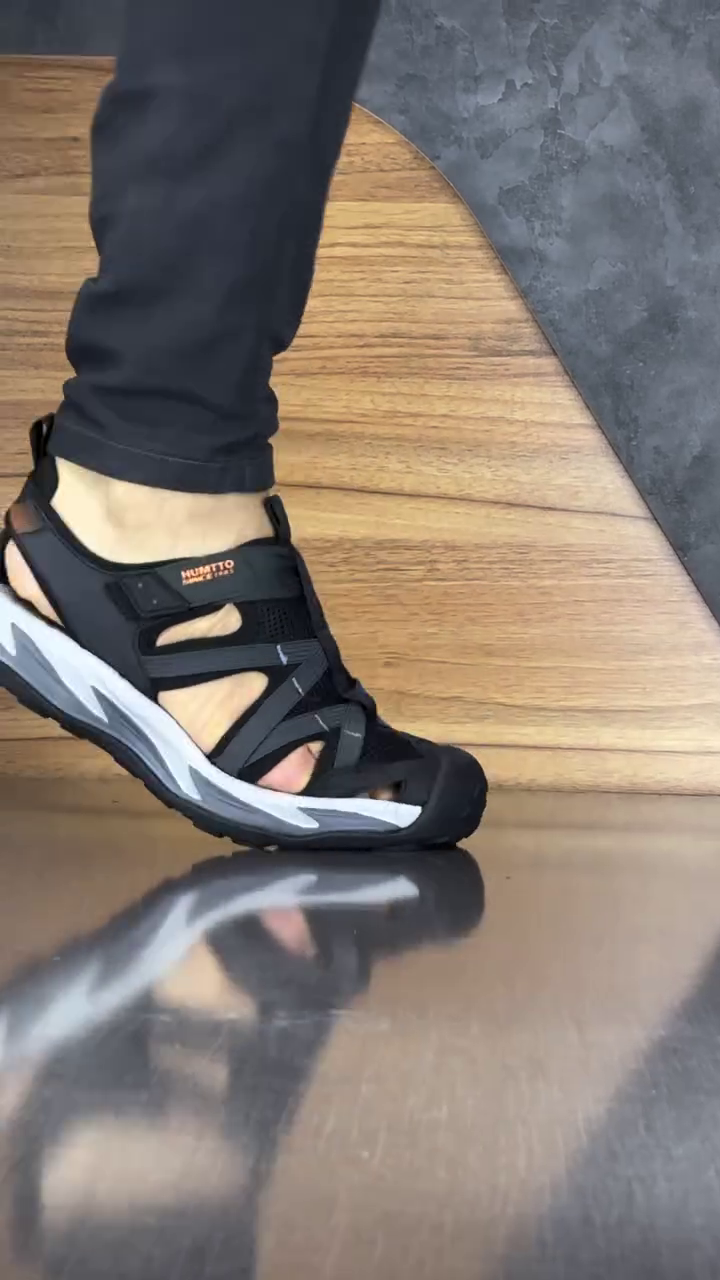 Black Adjustable Outdoor Sandals – Sporty Style for Everyday Adventures