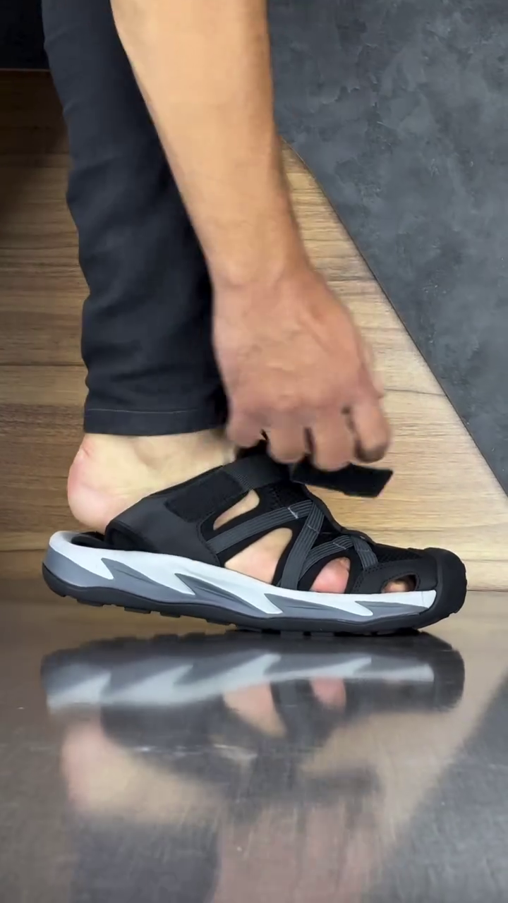 Black Adjustable Outdoor Sandals – Sporty Style for Everyday Adventures
