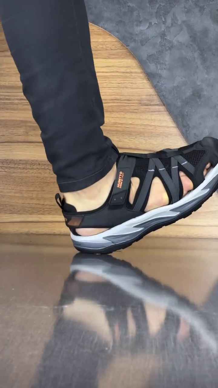Black Adjustable Outdoor Sandals – Sporty Style for Everyday Adventures