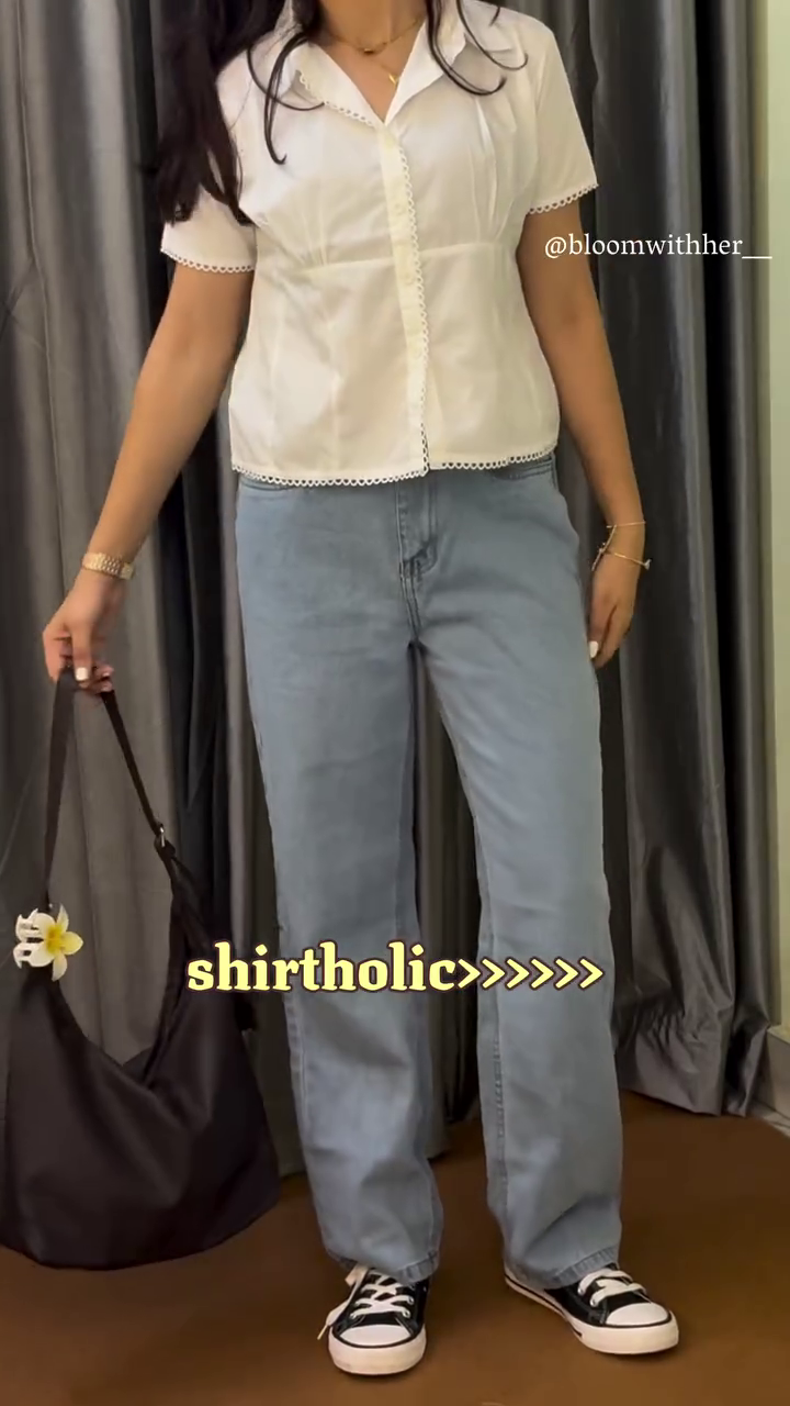 🤍🌷 Elegant White Women’s Short-Sleeve Button-Front Shirt with Classic Collar, Delicate Scalloped Lace Trimming and Feminine Tailored Fit – Premium Casual & Smart-Casual Fashion Top