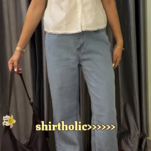 🤍🌷 Elegant White Women’s Short-Sleeve Button-Front Shirt with Classic Collar, Delicate Scalloped Lace Trimming and Feminine Tailored Fit – Premium Casual & Smart-Casual Fashion Top